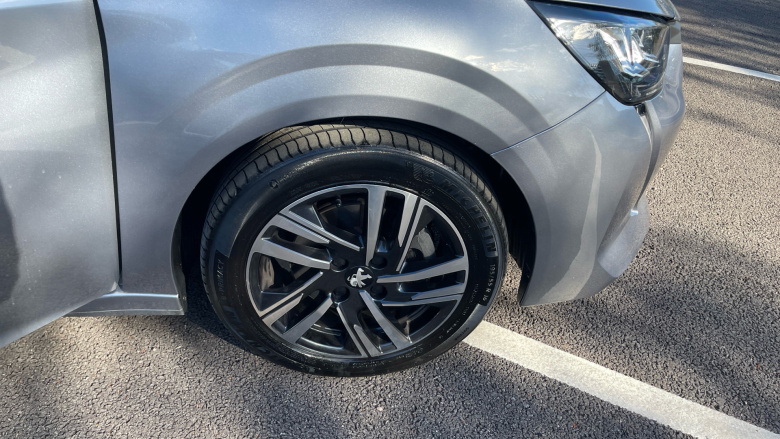 Peugeot 208 1.2 PureTech 100 Allure Premium + 5dr Petrol Hatchback